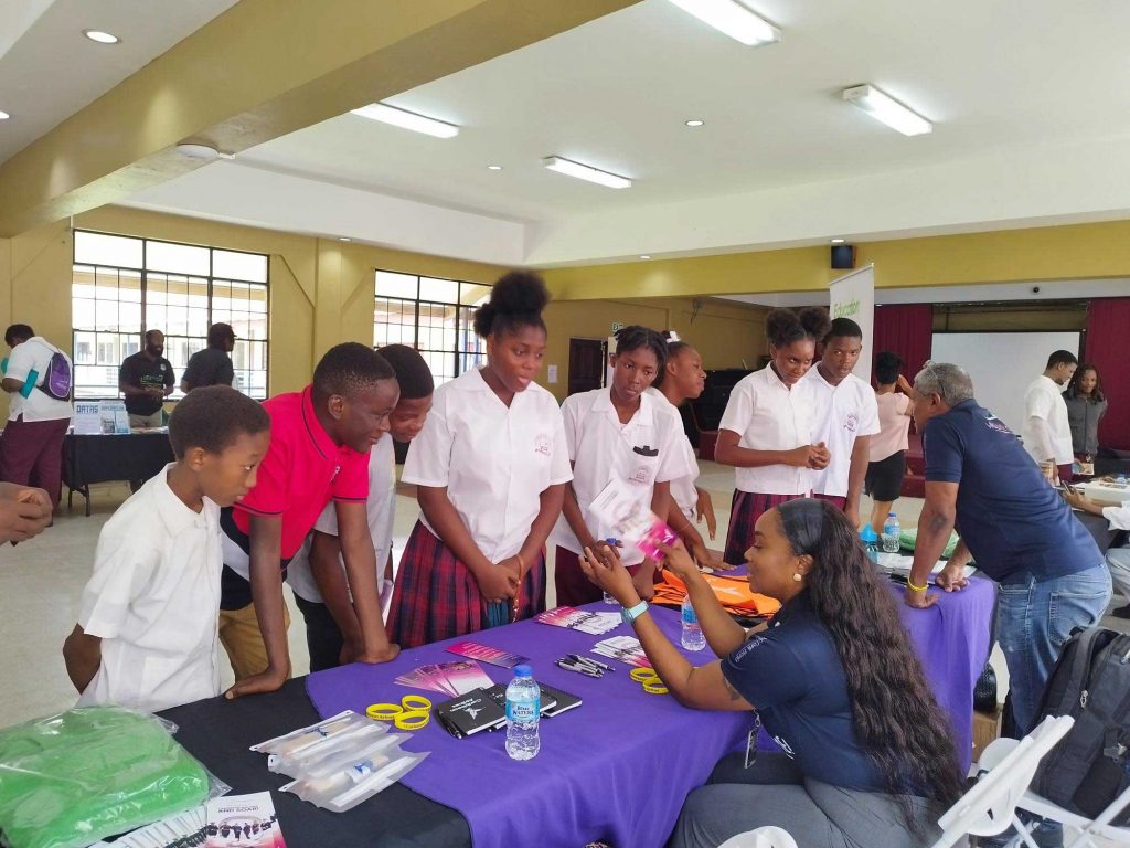 Better-students-interacing-at-booth