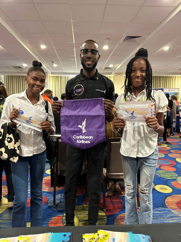 Jeheil-gives-prizes-to-students