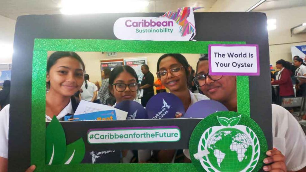 More-students-posing