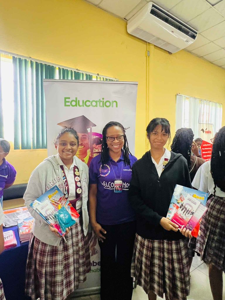 Natlalie-with-students