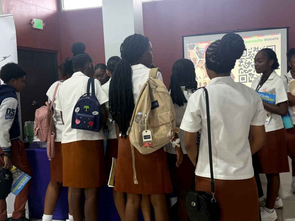 Student-surround-desk-2