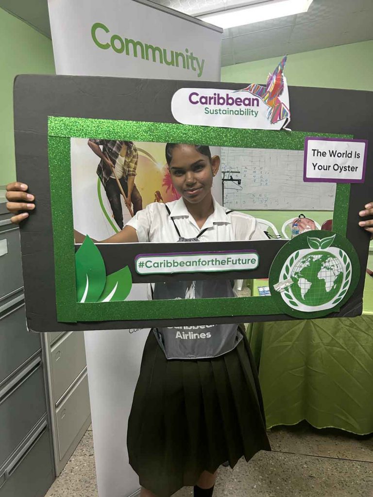 Student-with-picture-frame-2-girl