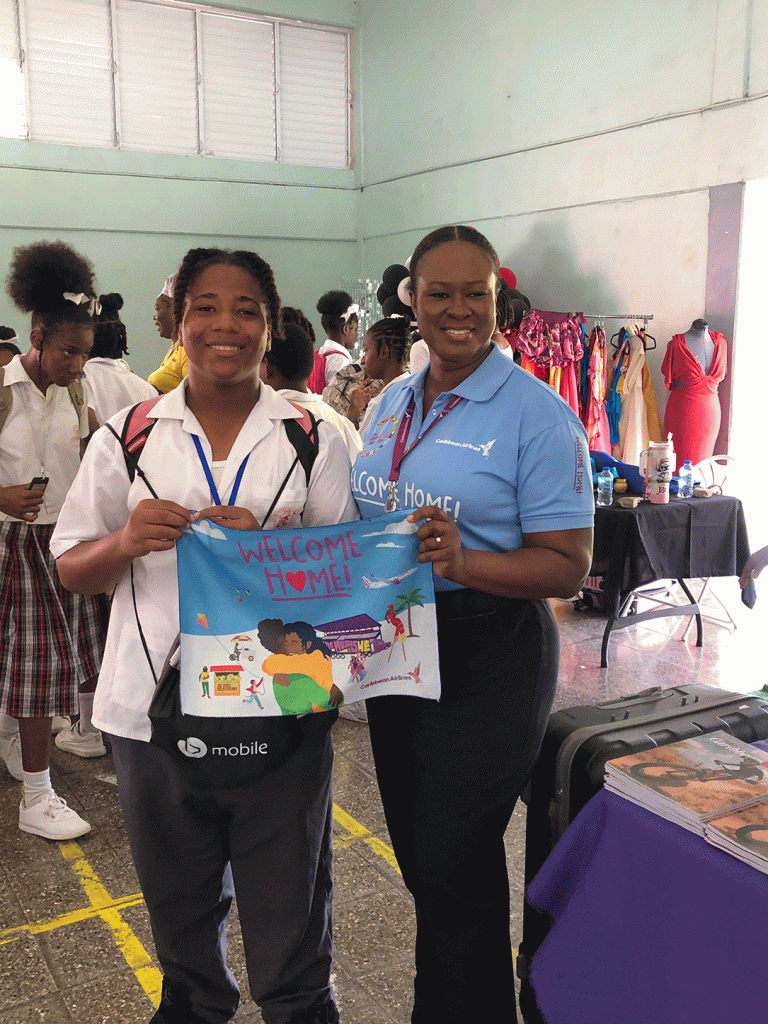 Nadura-interacting-with-students