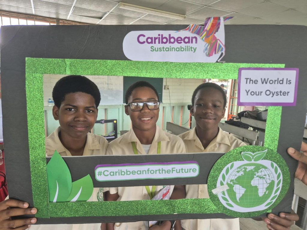Students in photo frame- Use